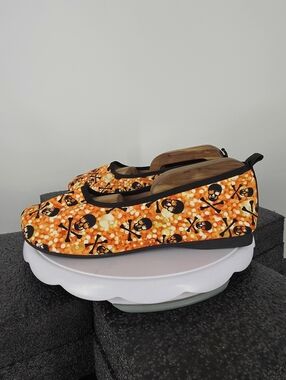Boutique Skull & Crossbones Orange Sequin-Style Flats Size 43 (W12/M10)